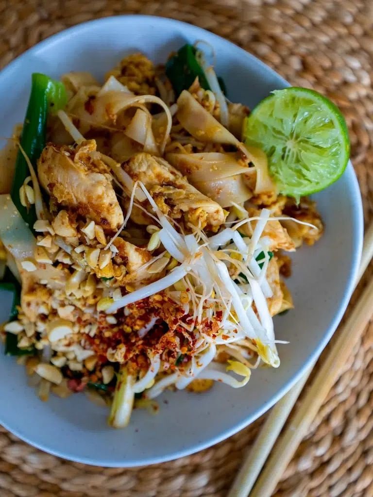 "Пад Тај" (Pad Thai - тајландско јадење со нудли)